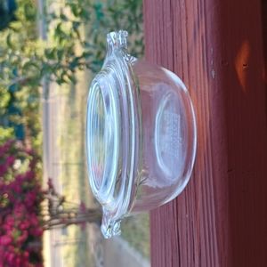 One Vintage Pyrex mini/individual casserole dish with lid